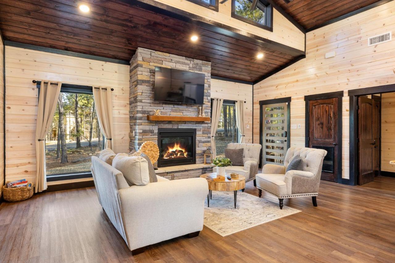 New Luxury Cabin, Hot Tub, Forest Views,Hotel Style Amenities Broken Bow Exterior photo
