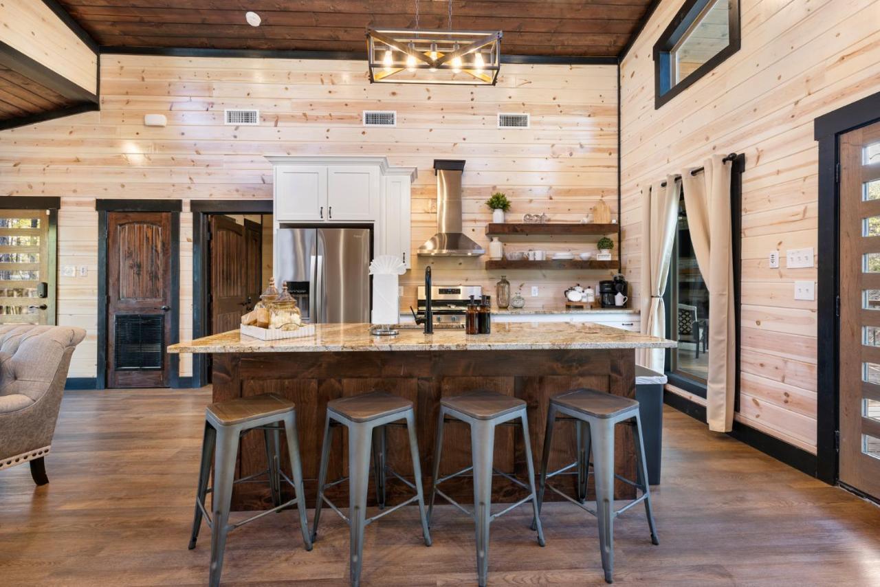 New Luxury Cabin, Hot Tub, Forest Views,Hotel Style Amenities Broken Bow Exterior photo